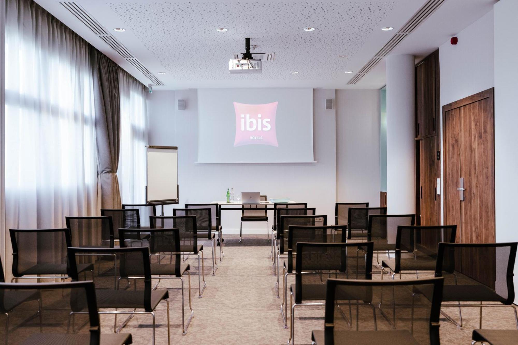 Ibis Luxembourg Aeroport Hotel 3*